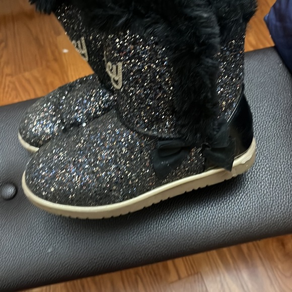 Girls Juicy couture, size 5 boots. - Picture 2 of 3